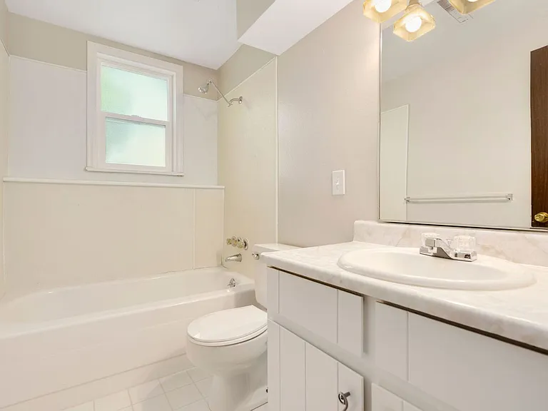 1848 Marlborough Ct — Photo 17