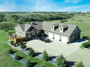 1320 37th Ave SE, Minot, ND 58701
