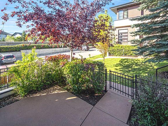 3rd image of 158 Aspen Hills Way SW