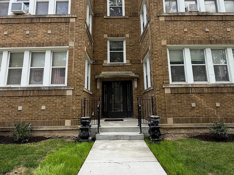 5325 W Giddings St #1W — Photo 1