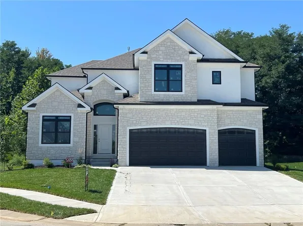 5858 S National Dr, Parkville, MO 64152