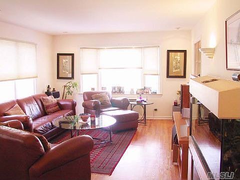 2nd image of 74 Stewart St