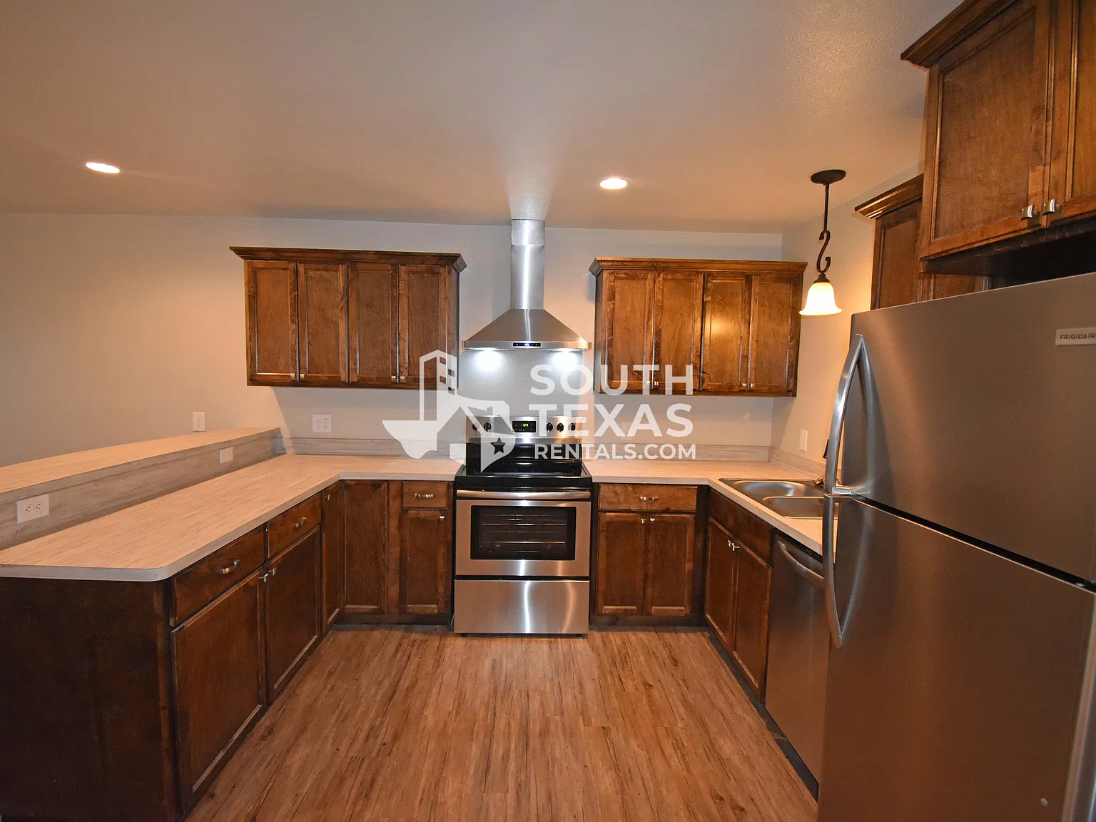 907 Simpson Fourplex - Apt B — Photo 3