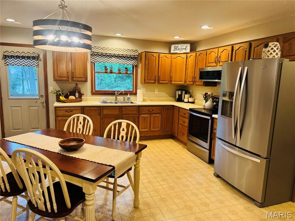 4141 Windmere Dr, Hannibal, MO - More