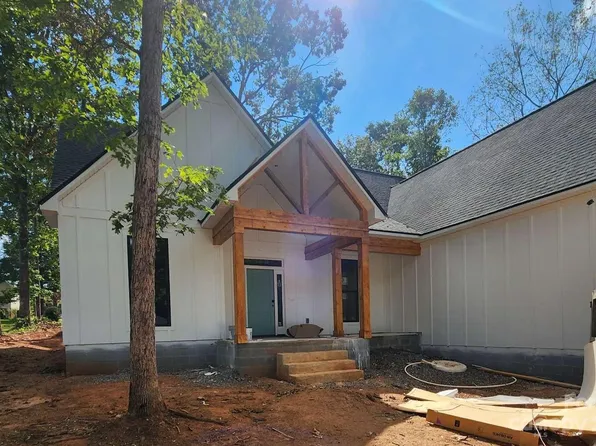 2754 Emperor St, Claremont, NC 28610