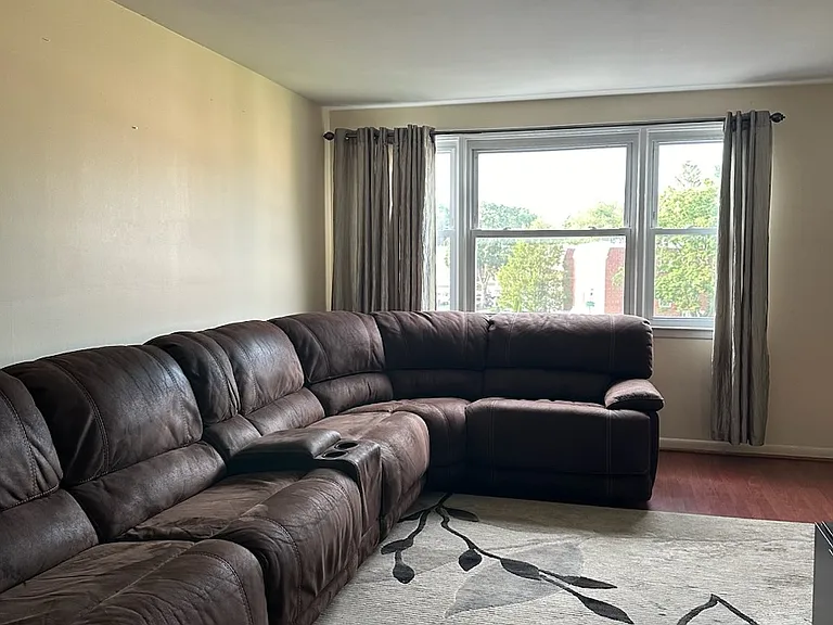 286 Ridgeway Plz #2 — Photo 3