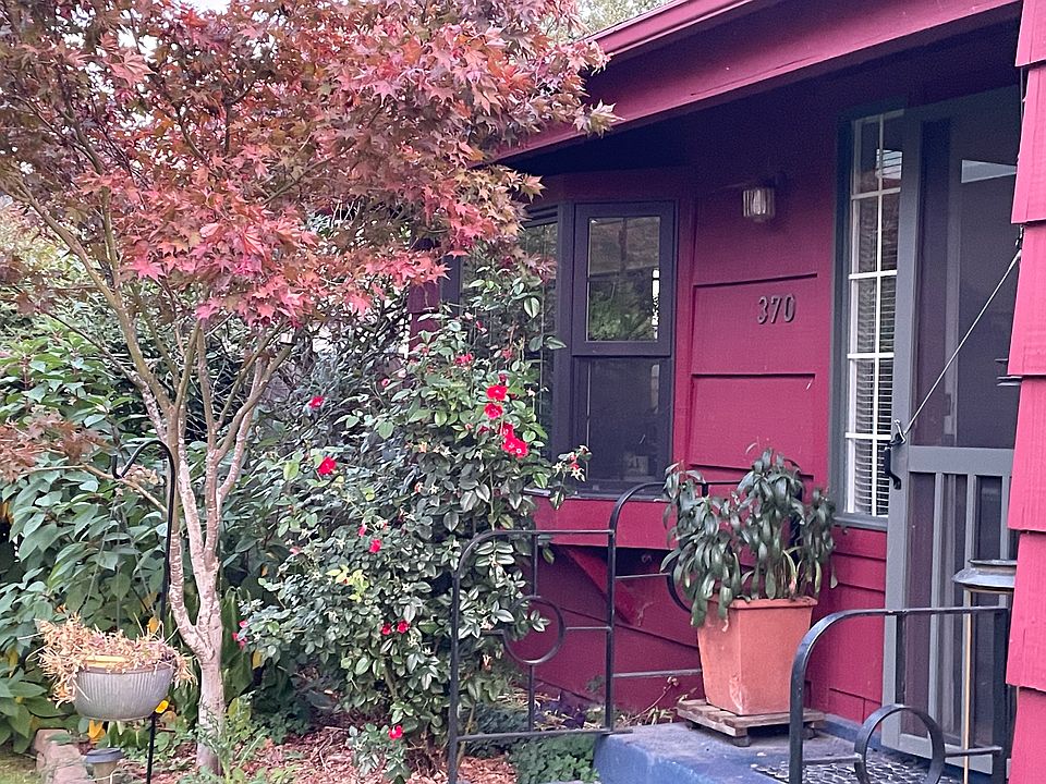 Entrance to front door