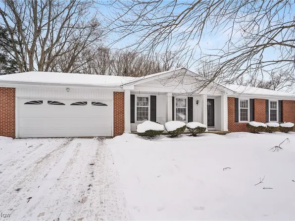 2104 Crestdale Dr, Stow, OH 44224