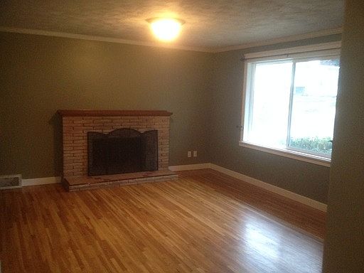 1st image of 2211 W Rosewood Ave