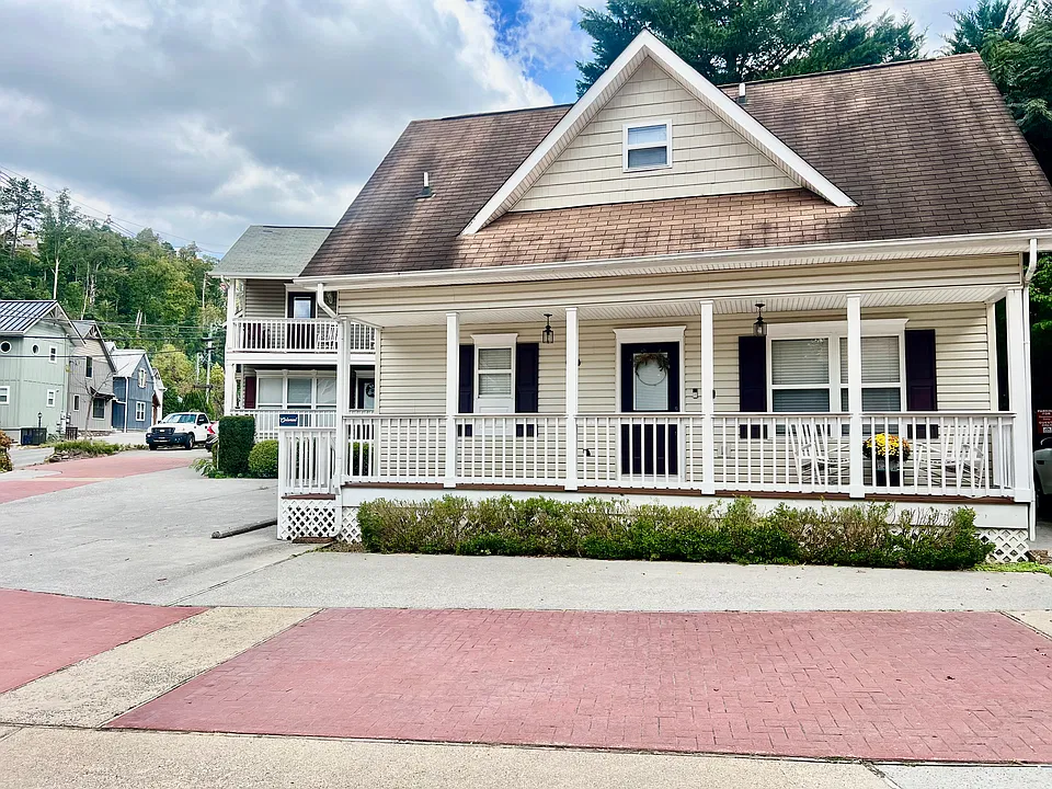 146 Roaring Fork Rd