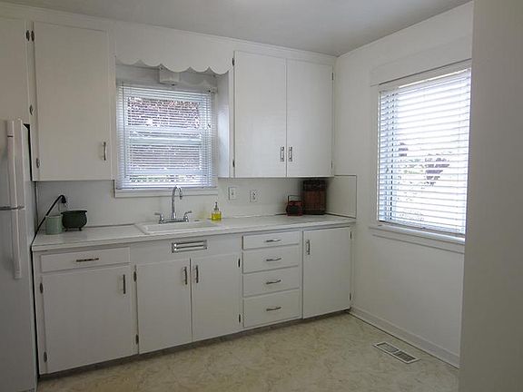 4th image of 1008 S Howard St