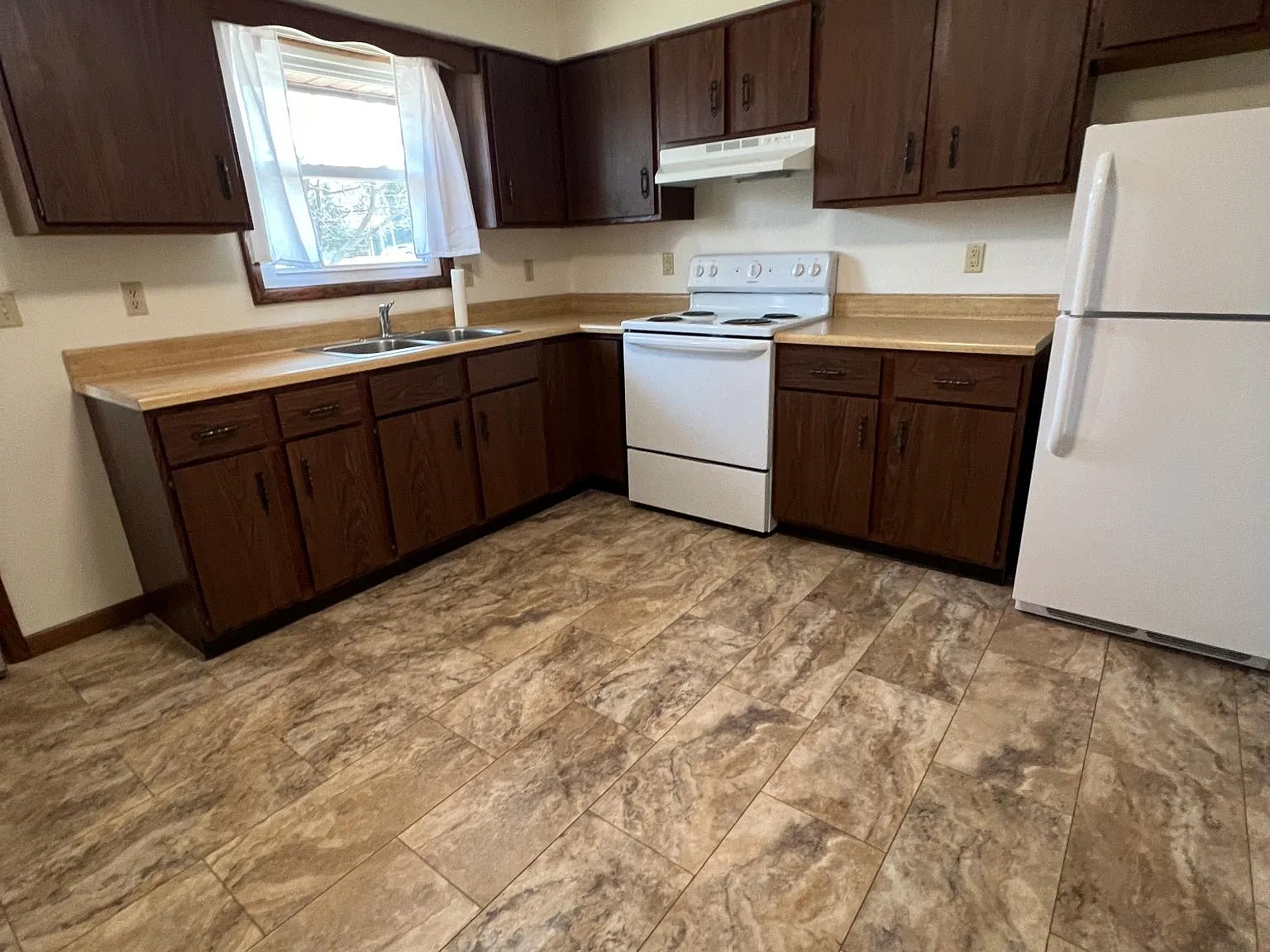 2 bed, 1.5 bath, 1030 sqft, $1,395 — Photo 4