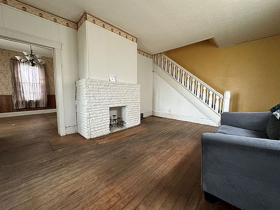4th image of 3221 Rhodes Ave