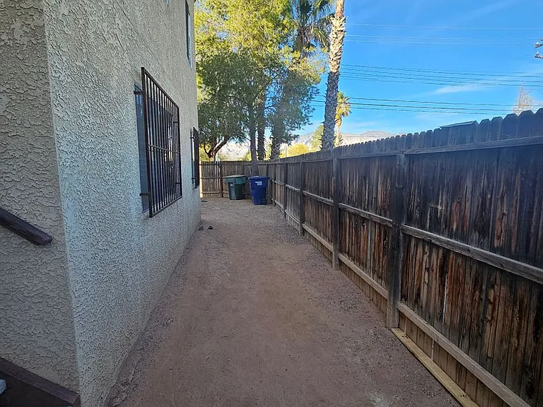 2763 N Edith Blvd — Photo 5