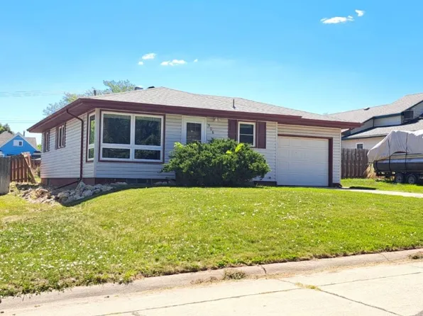 506 Spruce St, Chadron, NE 69337