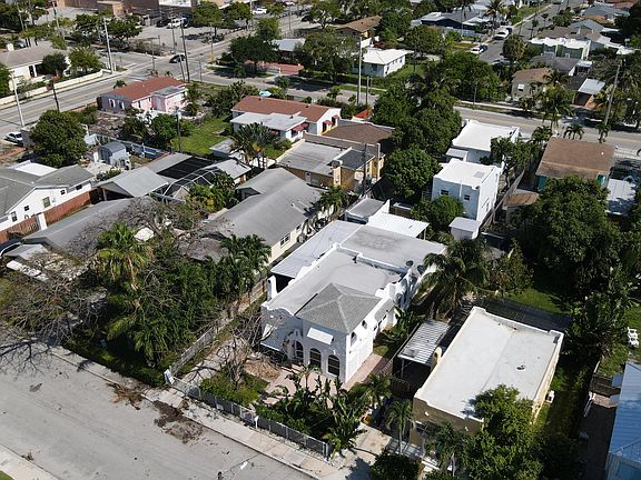 2nd image of 715 Kaye Street