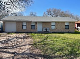 205 Elmwood St, Azle, TX 76020