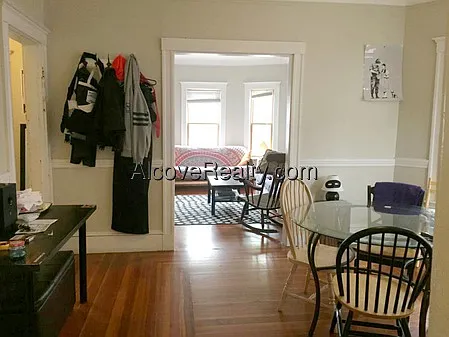 Lowden Ave — Photo 5