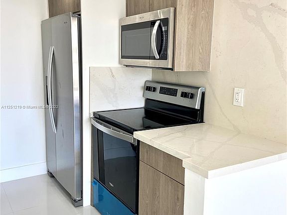 3rd image of 2000 NE 135th St APT 209