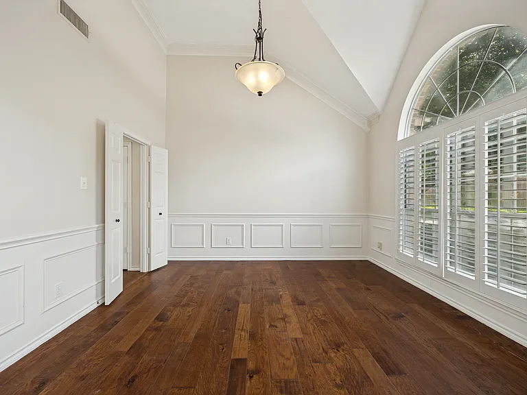2129 Argyle Dr — Photo 3