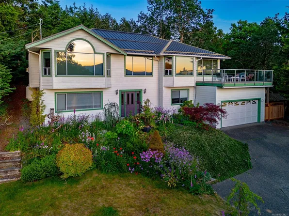 1206 McKenzie Dr, North Cowichan, BC V9L 5R8