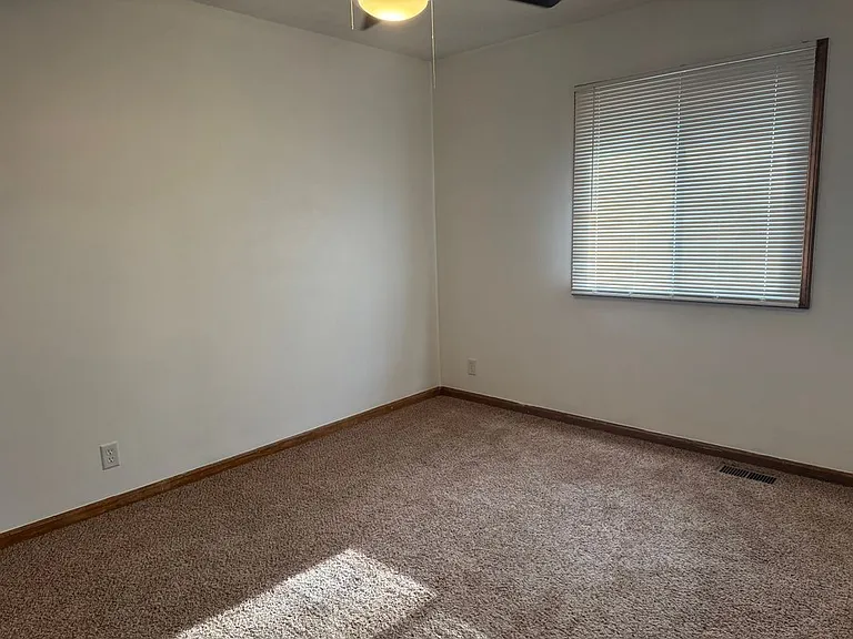5701 S 52nd St — Photo 18