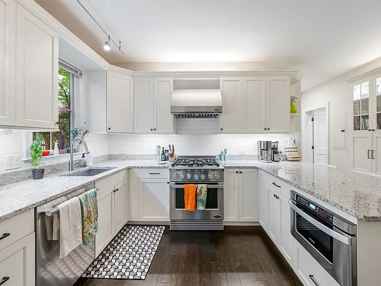 619 Franklin St #1 — Photo 14