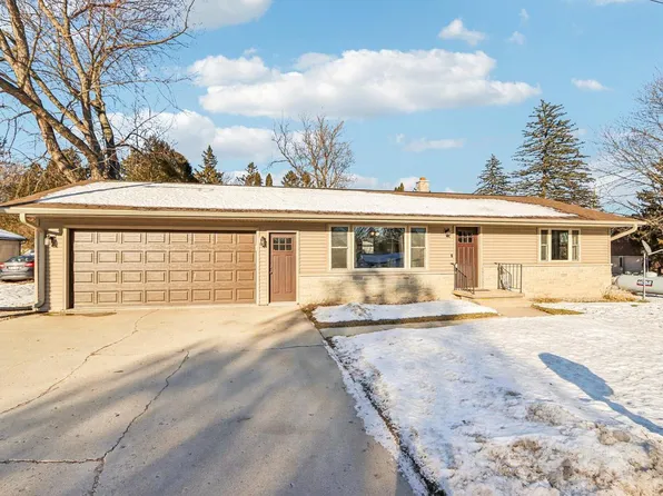 W1083 Lake DRIVE, Campbellsport, WI 53010