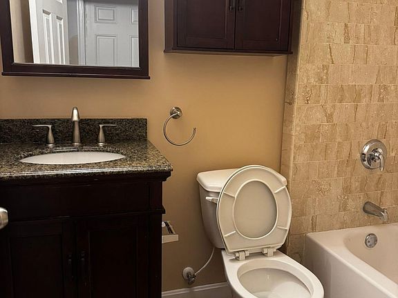 3rd image of 231 Green St #231