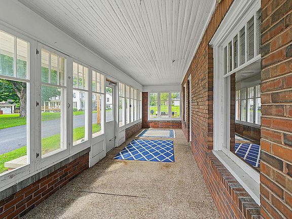 4th image of W3010 Main St