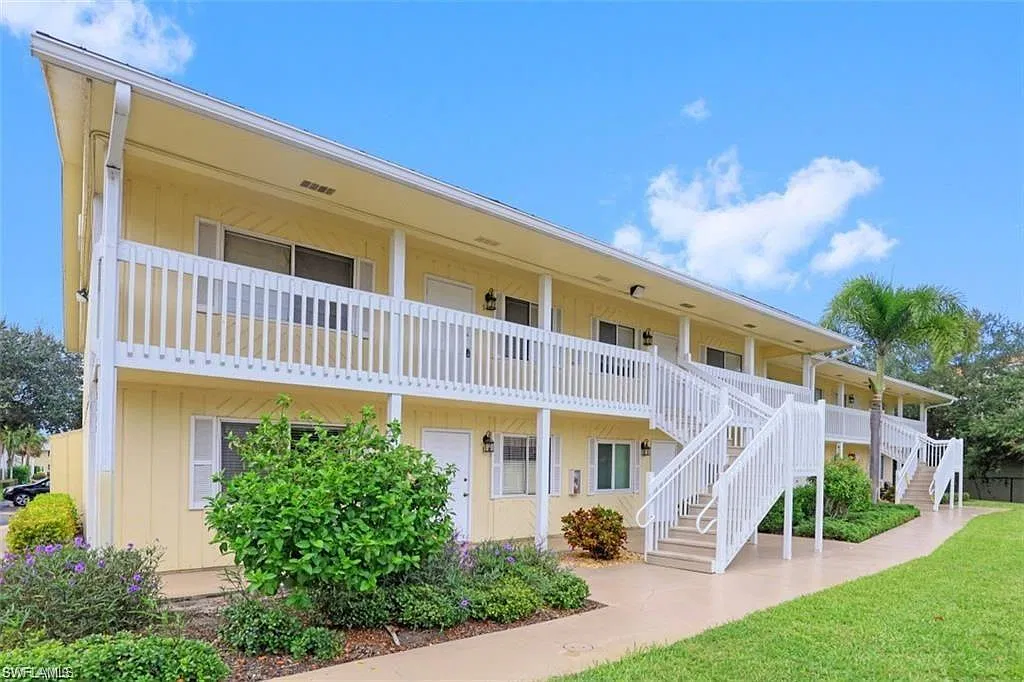 2 bed, 2.0 bath, 886 sqft, $1,550 — Photo 2