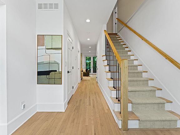 4th image of 709 N 5th Ave