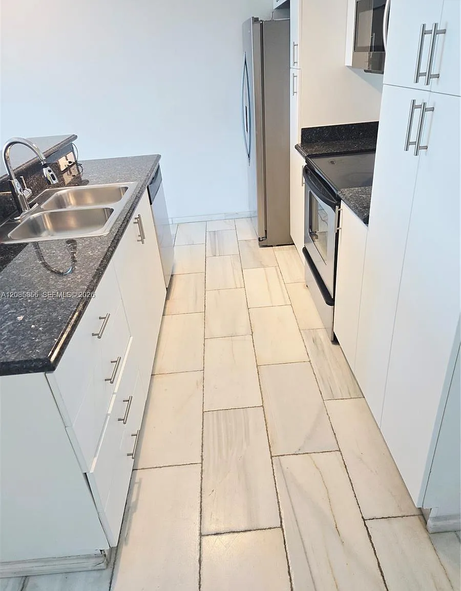 Coral Sea View Condo — Photo 4