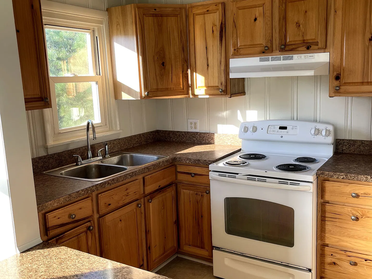2 bed, 700 sqft, $1,200 — Photo 2