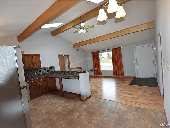 4th image of 4804 135th Pl NE