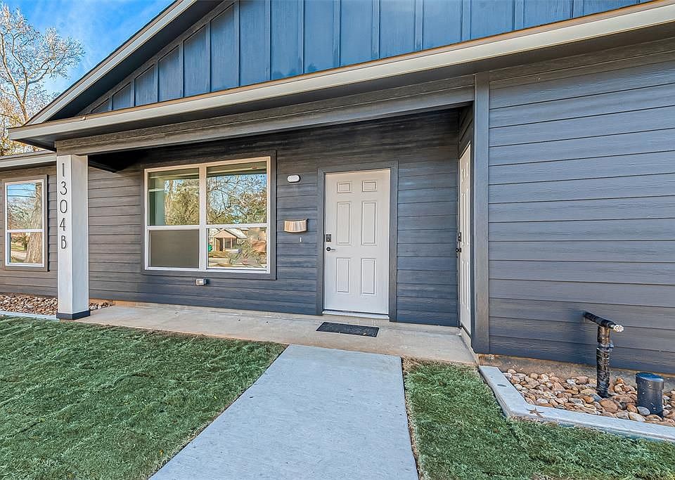 1304 Holder St #B, Conroe, TX 77301 | Zillow