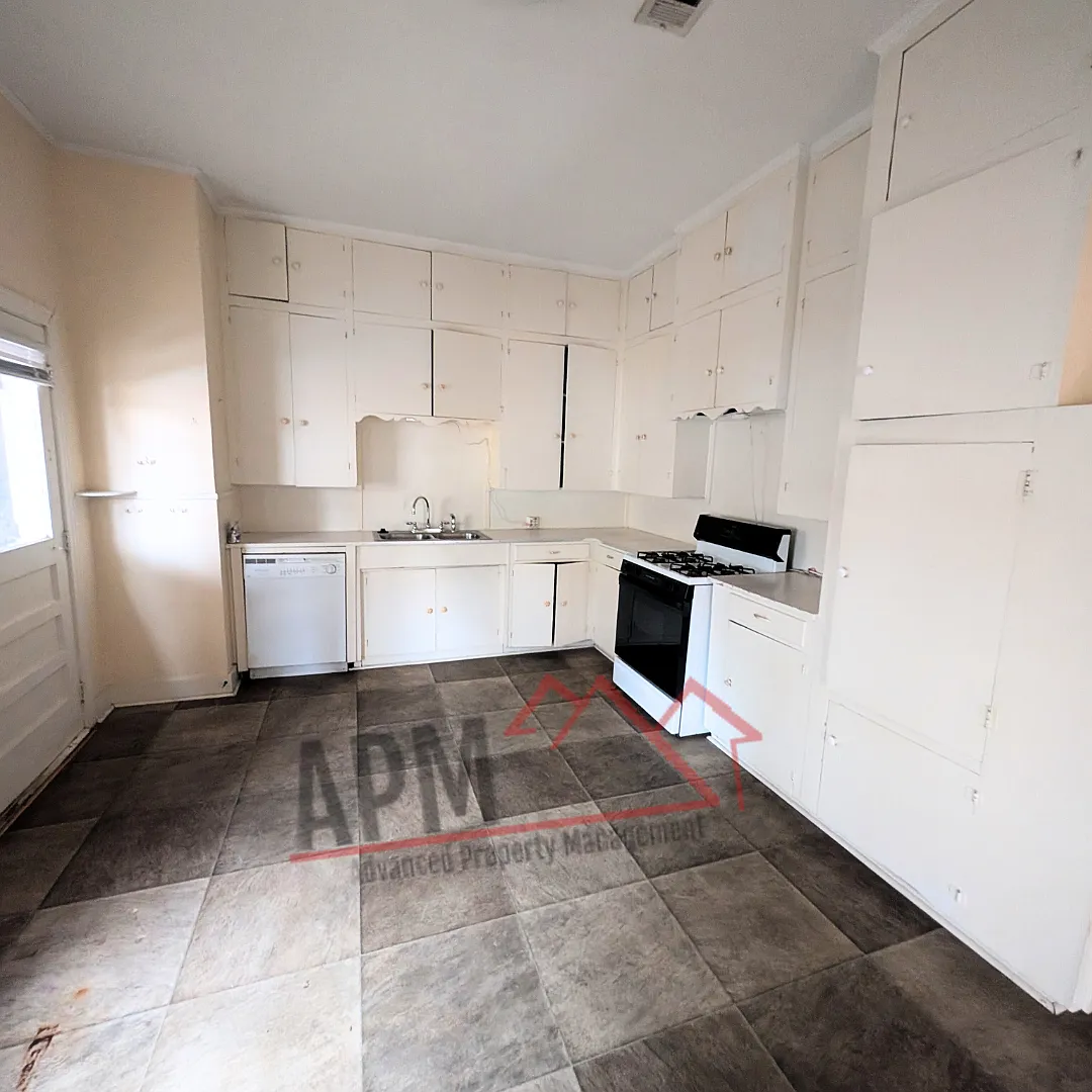 Building Photo - 403 K St