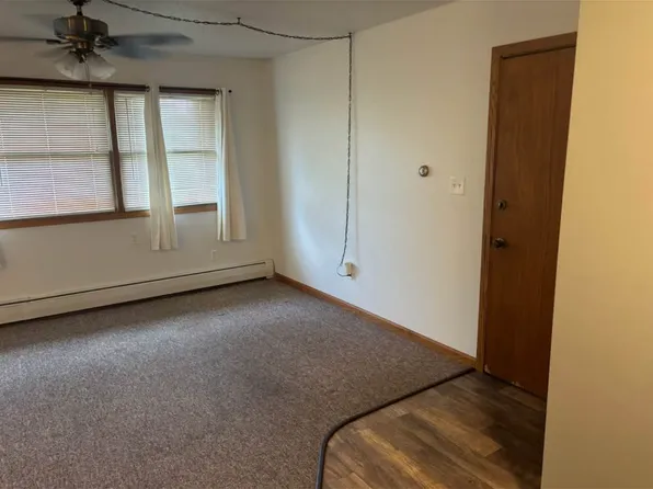 204 E North St #8, Calmar, IA 52132