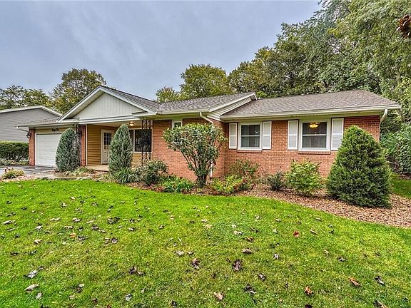 2nd image of 85 Tall Oak Ln