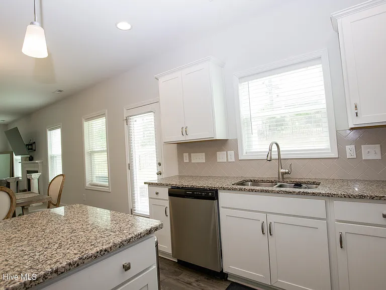 88 Kensington Dr — Photo 17