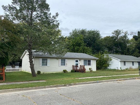 3rd image of 922 Green Mor Ave