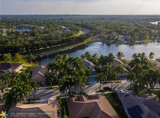 1636 Victoria Pointe Cir, Weston, FL 33327
