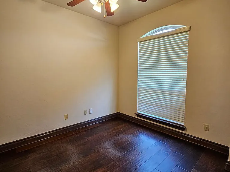 513 Summit View Ct — Photo 23
