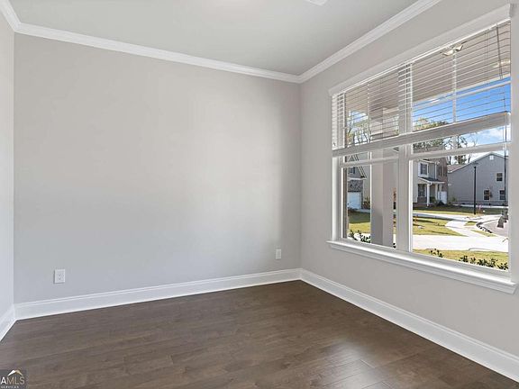 4th image of 2101 Orchid Ln