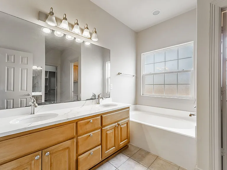 4303 W Olive St — Photo 11