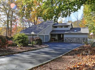 35 Columbia Dr, New Fairfield, CT 06812