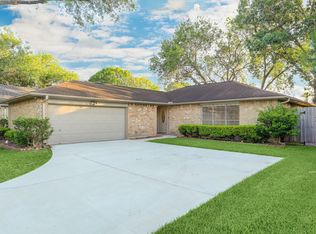219 Greenshire Dr, League City, TX 77573