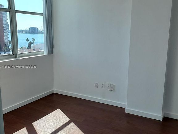 3rd image of 2200 NE 4th Ave APT 806