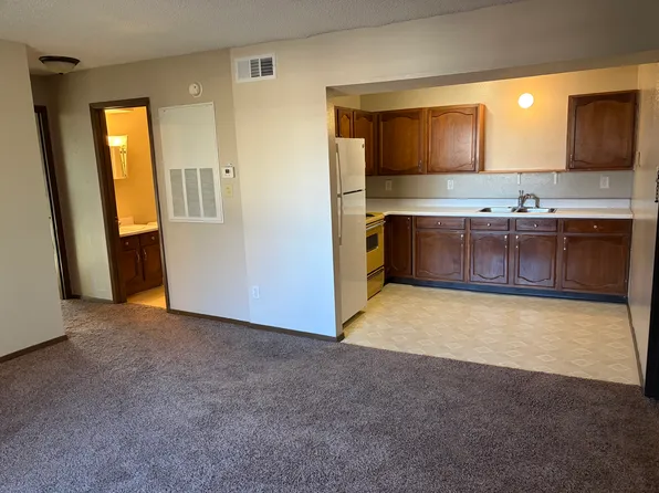 311 Donna St #9, Denver, IA 50622