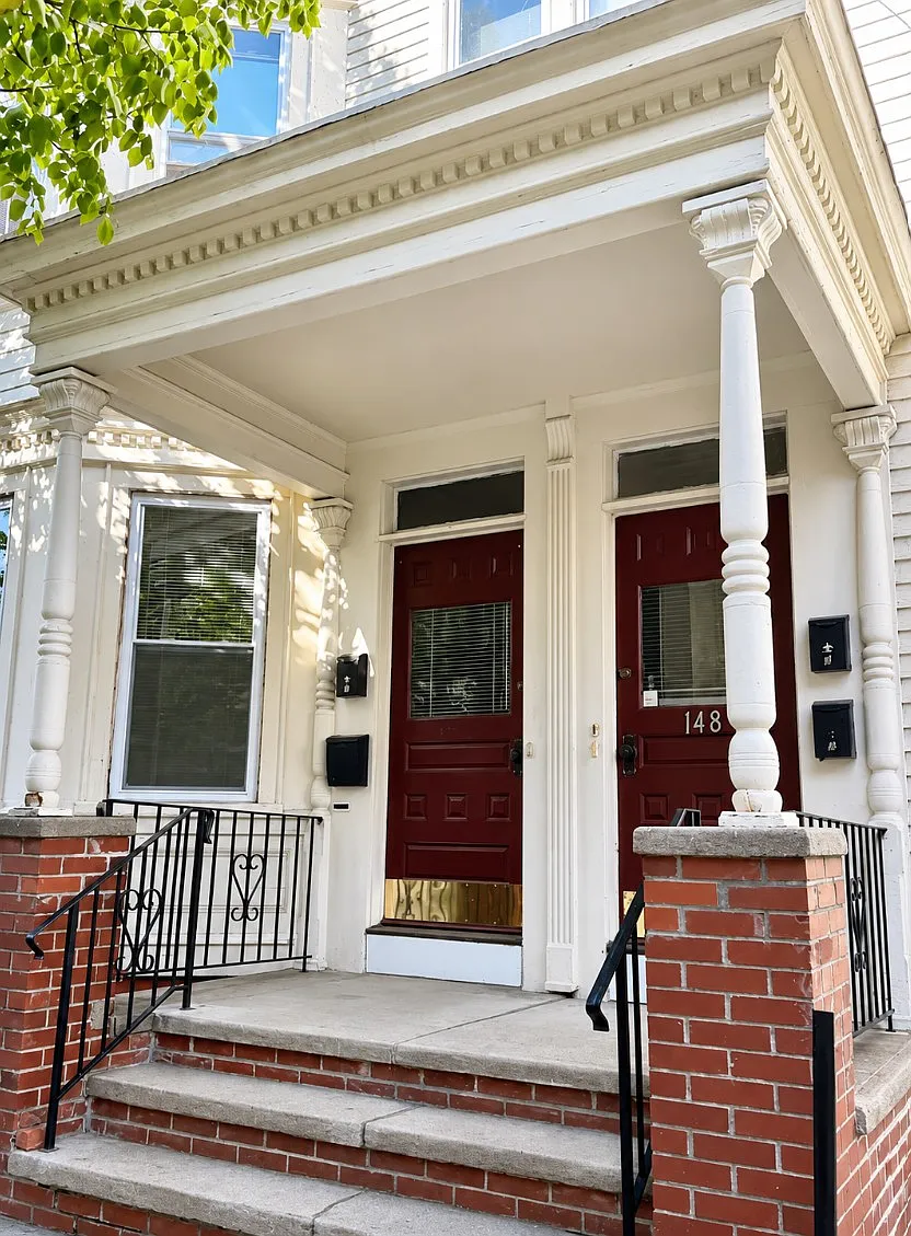 3 bed, 1200 sqft, $1,950 — Photo 1